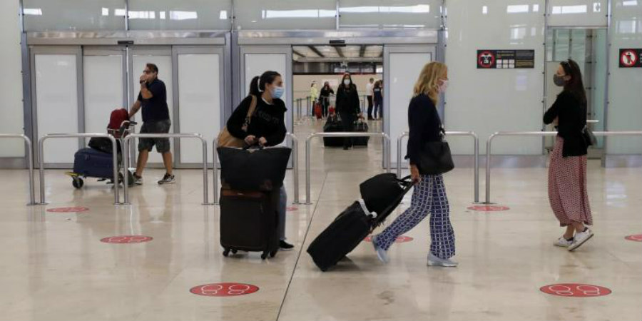 Σε ισχύ οι συστάσεις του Συμβουλίου για απαγόρευση των μη απαραίτητων ταξιδίων, υπενθυμίζει η Κομισιόν